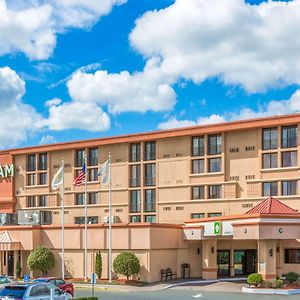 Wyndham Garden Hotel Newark Airport